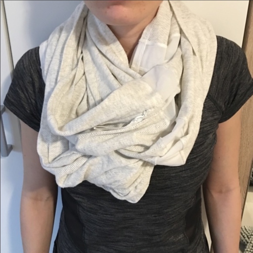 Lululemon vinyasa scarf beige  with zipper